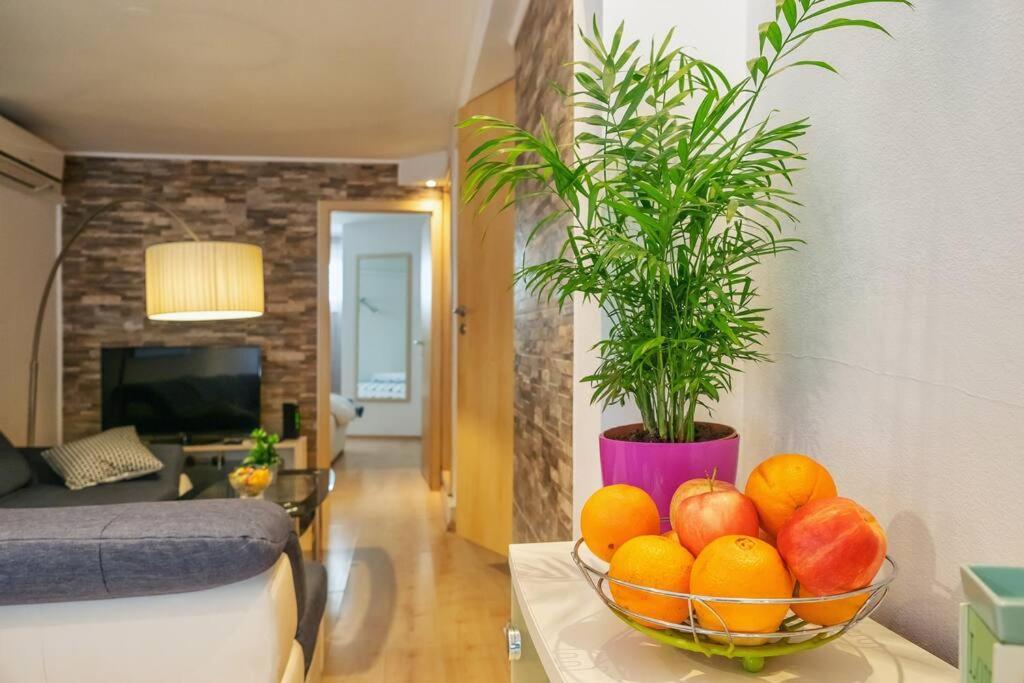 Relaxing 2Bd Apartment, Ground Floor - Walk To Old Town Split Exterior photo