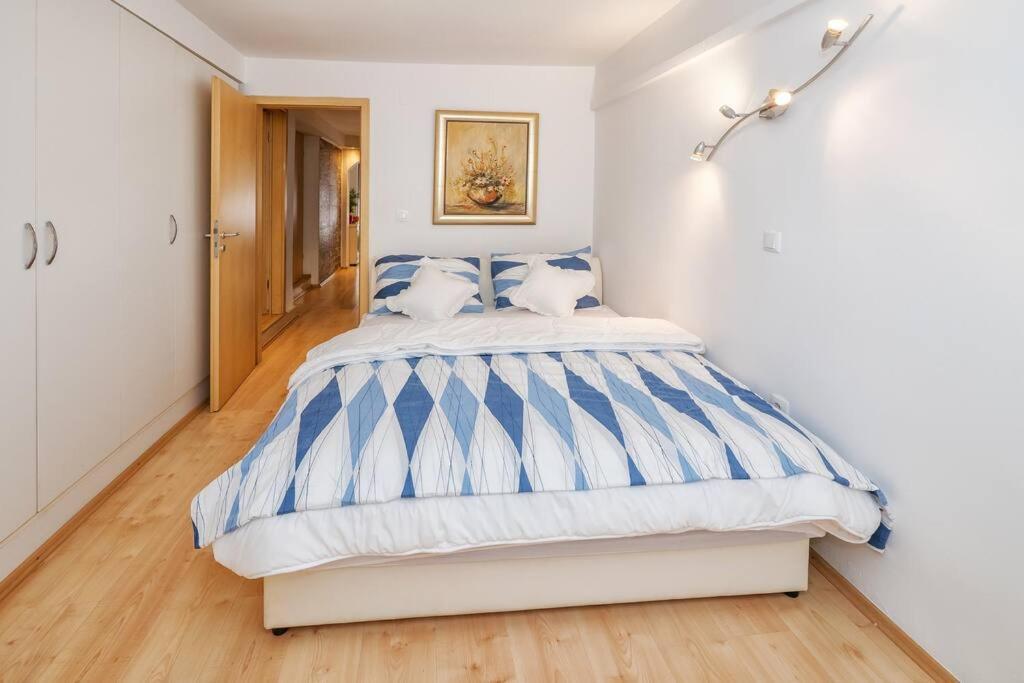 Relaxing 2Bd Apartment, Ground Floor - Walk To Old Town Split Exterior photo