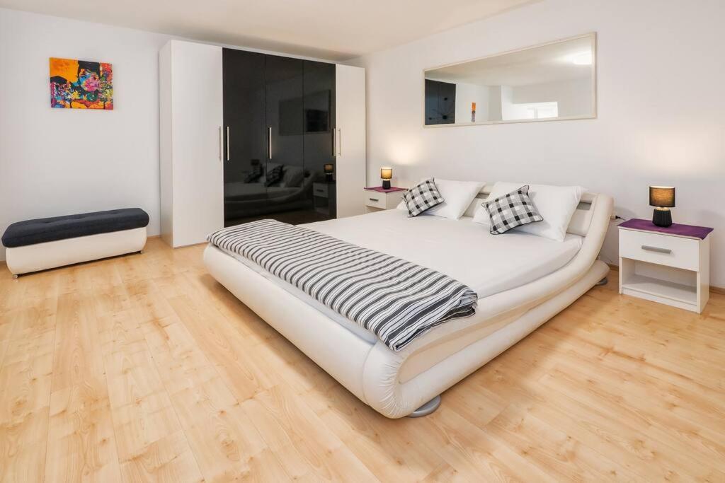 Relaxing 2Bd Apartment, Ground Floor - Walk To Old Town Split Exterior photo