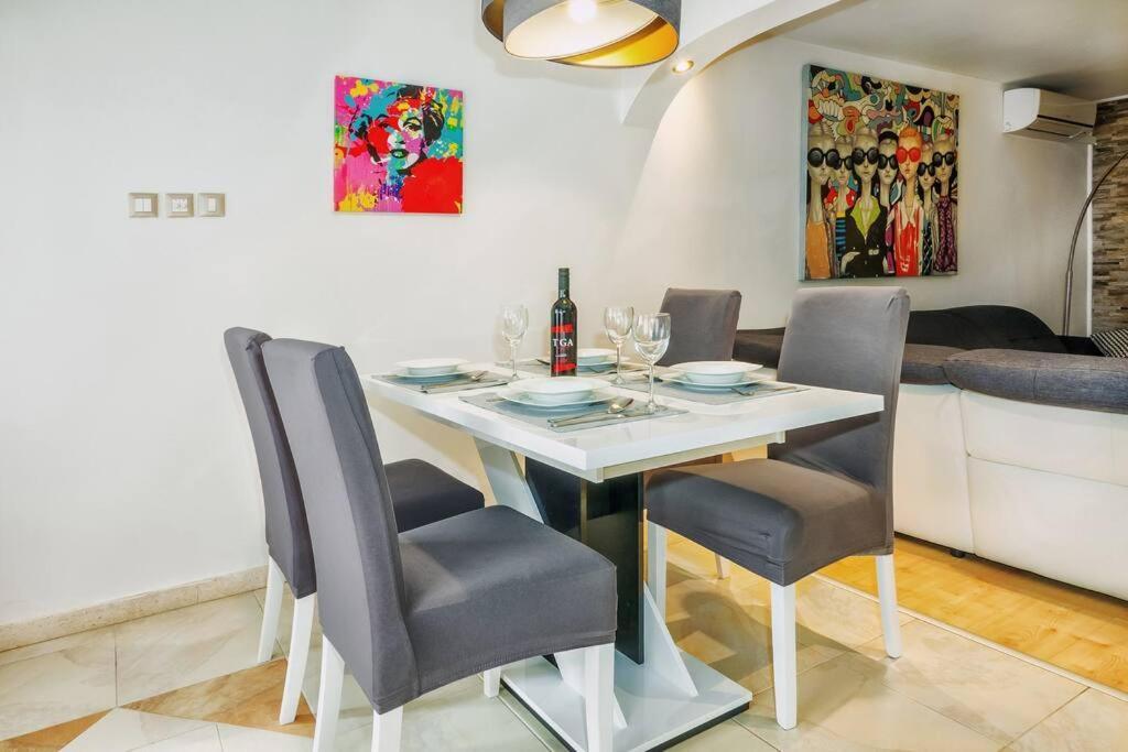 Relaxing 2Bd Apartment, Ground Floor - Walk To Old Town Split Exterior photo