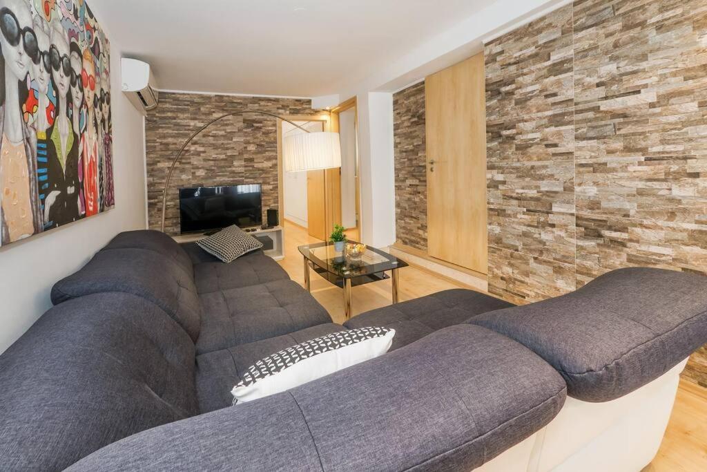 Relaxing 2Bd Apartment, Ground Floor - Walk To Old Town Split Exterior photo
