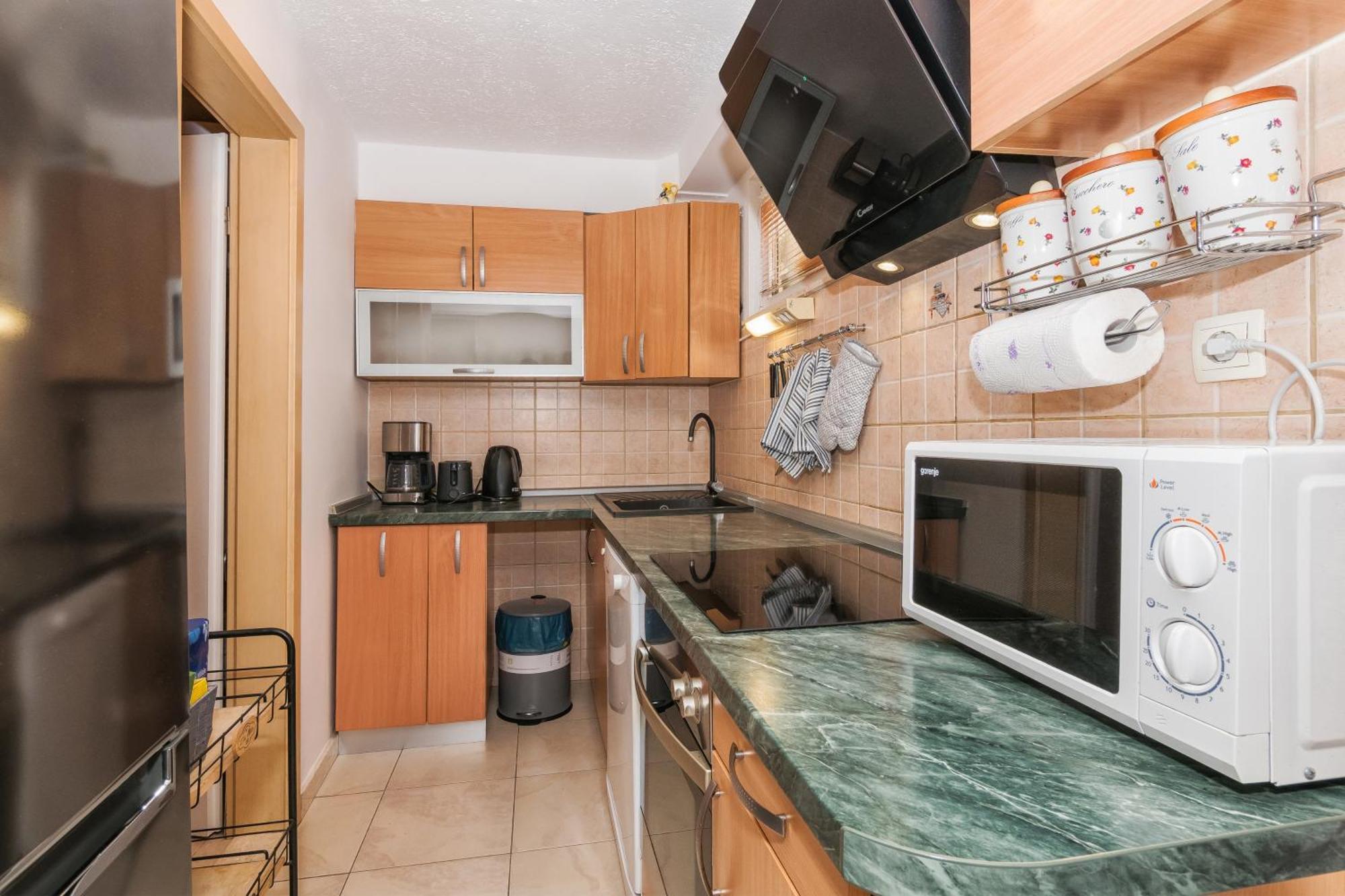 Relaxing 2Bd Apartment, Ground Floor - Walk To Old Town Split Exterior photo