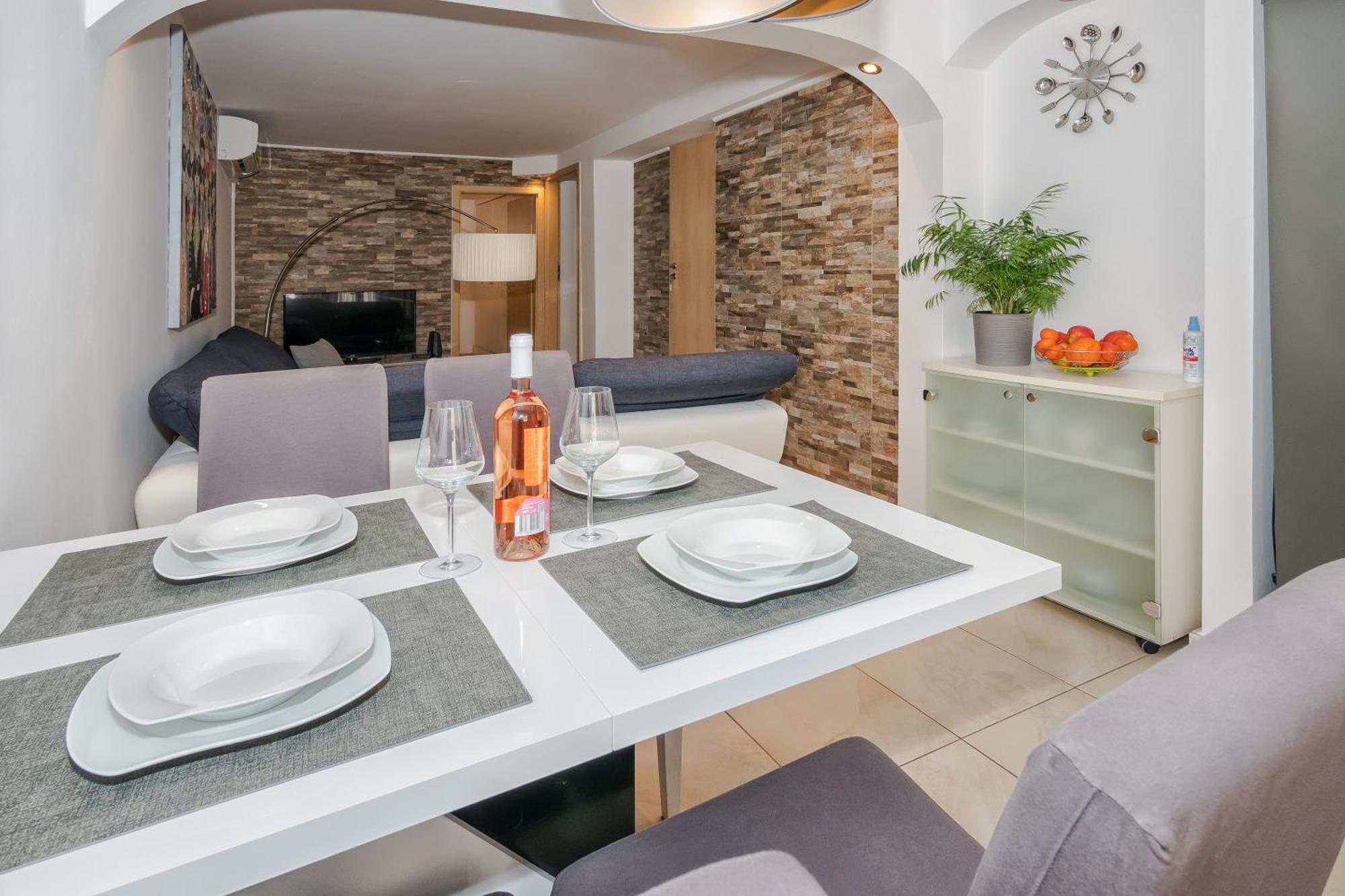 Relaxing 2Bd Apartment, Ground Floor - Walk To Old Town Split Exterior photo